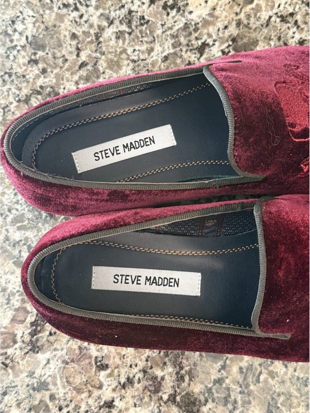 Steve Madden Mens 10.5 Burgundy Velvet Skull Crossbones Smoking Loafer Slippers - Picture 2 of 7